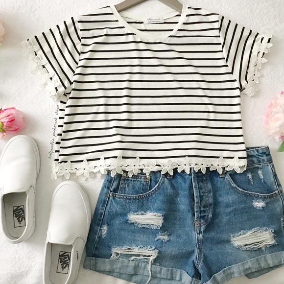 Tops - Daisy Trim Stripe Crop Top